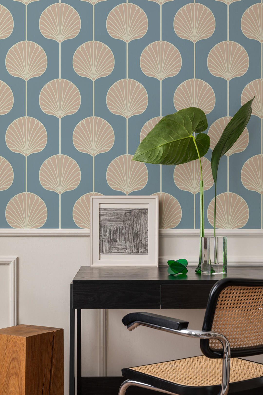 Deco Lily Large - Coastal Blue Wallpaper