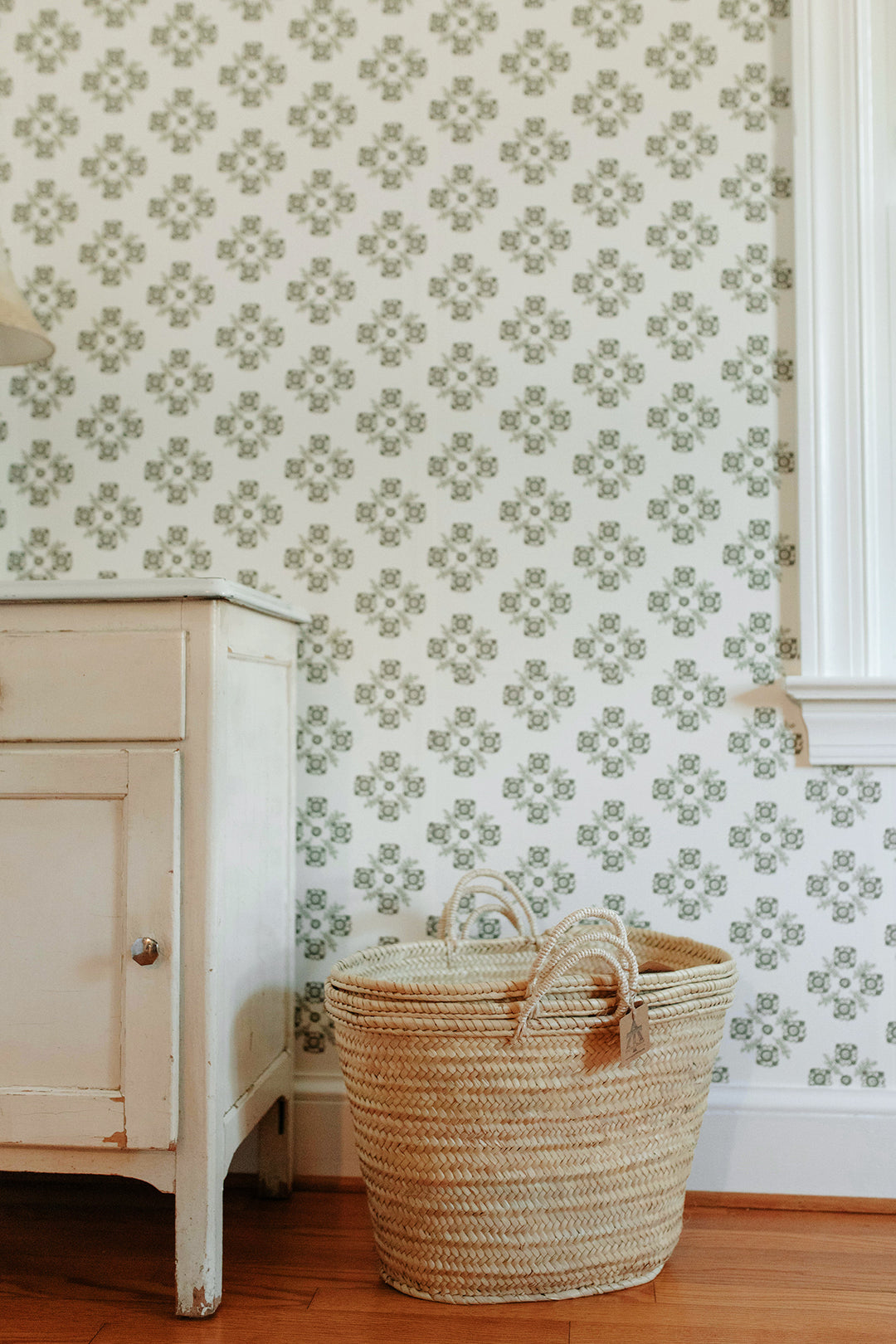 Moyen - Green Wallpaper by August Table