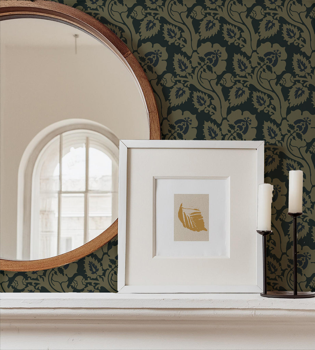 Paisley Briar - Black Gold Botanical Wallpaper
