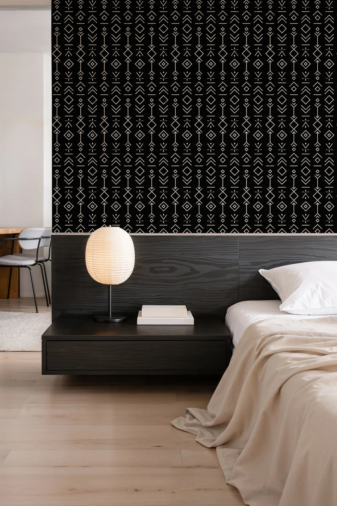 Nomad Noir Large Black Almond