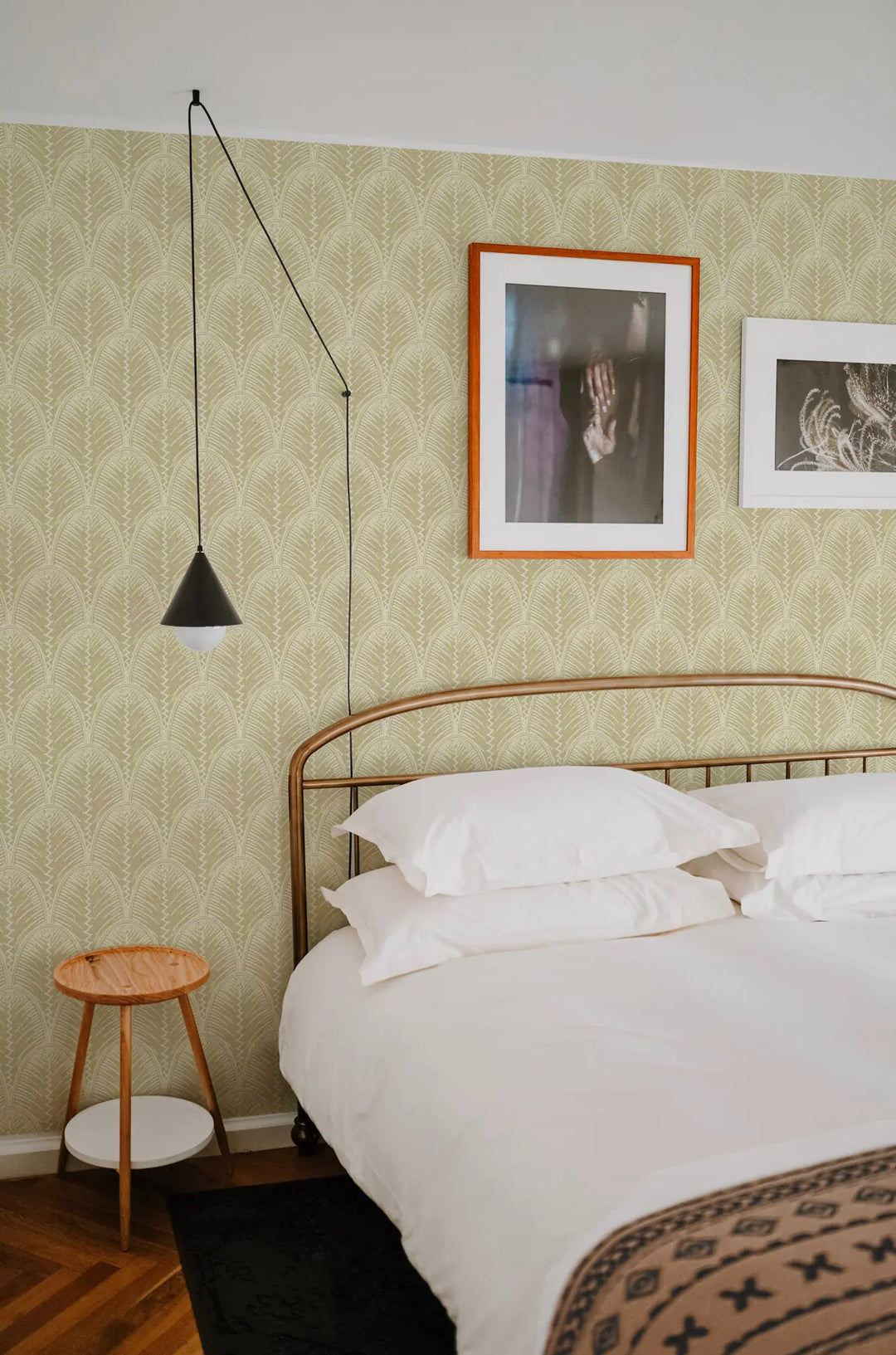 Fountain Fan - Hazy Yellow Wallpaper